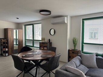 PRENÁJOM 2 izb. bytu - SNP, BA I - Staré Mesto, 61 m2 - 2
