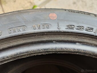 235/40R19 - 2