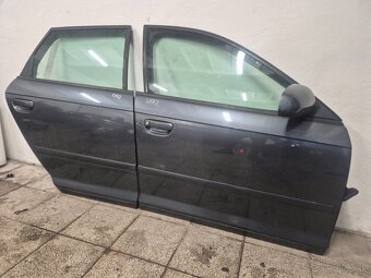 Predám náhradné diely na Audi a3 8p - pravé dvere - - 2