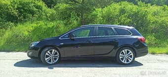 Opel Astra Sports Tourer (2011) - 2