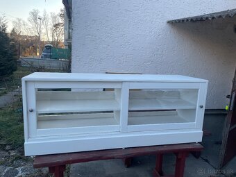 Skrinka pod tv - 2