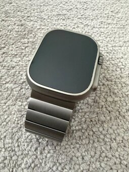 Apple Watch Ultra 2 s titánovým remienkom - 2