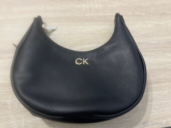 Calvin Klein cierna kabelka - 2