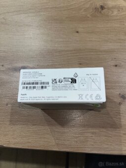 AirPods 4 neotvorene - 2