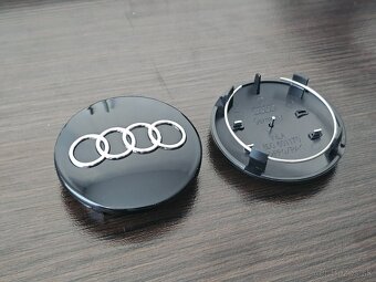 Audi stredové krytky 68mm čierne - 2