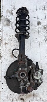 Audi Q3 lava predná otoč tlmič - 2