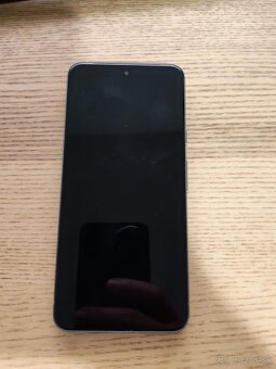 Pixel 8 - na nahradne diely - 2