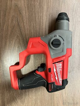 Milwaukee vŕtacie kladivo M12CH SDS+ - 2