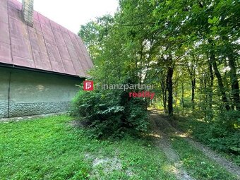 Ježidedko-Ježibabka s MHD - veľká murovaná chata nad Ruskou. - 2
