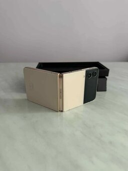Samsung Galaxy Z Flip 4 GOLD 128gb, ako nový - 2