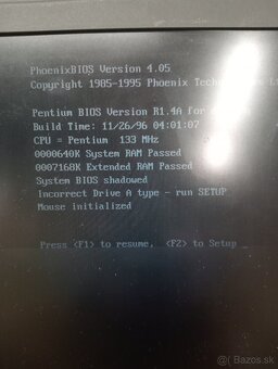 Retro notebook Twinhead Slimnote 710CV (1996) – funkčný - 2