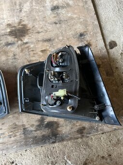 Svetla Subaru legacy - 2