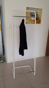 Predám kovový vešiak na oblečenie - 2