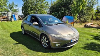 Honda Civic 8 g. - 2