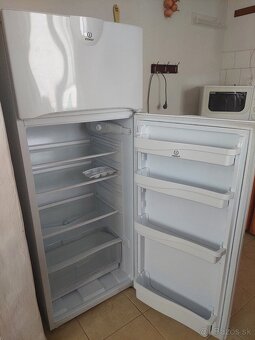 Chladnička s mrazničkou INDESIT - 2
