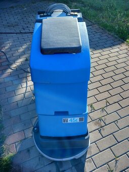 Čistiaci stroj na podlahu - 2