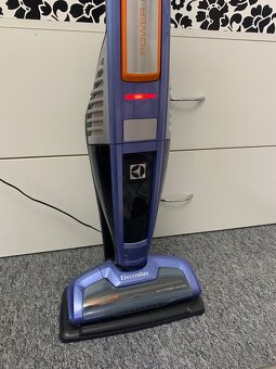 Electrolux akumulatorový vysávač tyčový - 2