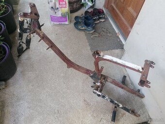 Predám rám s vidlicami na Jawa 20, 21, 05 pionier - 2