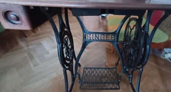 Starožitný plne funkčný šijací stroj zn. SINGER - 2