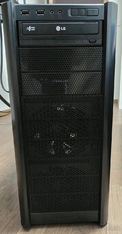 Predám PC Skriňu Antec Three Hundred - 2