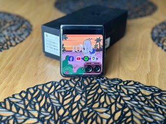 Motorola Razr 40 Ultra 256gb - 2