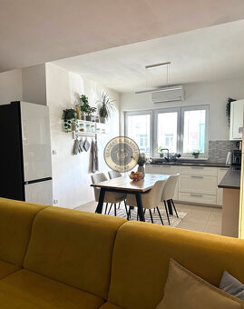 Na predaj štýlový 3iz. byt s balkónom v Hlohovci - 2