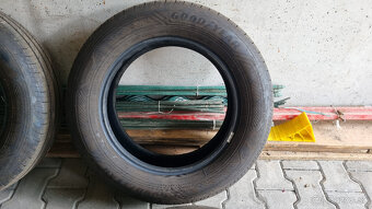 Prémiové letné pneu Goodyear EfficientGrip 2 SUV 225/65 R17 - 2