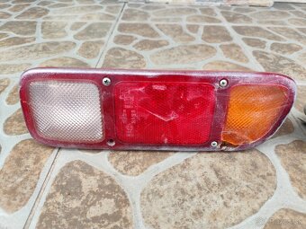 Zadné svetlá na Nissan Terrano - 2