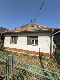 Starší 4 izbový rodinný dom Hamuliakovo - PREDAJ - 2