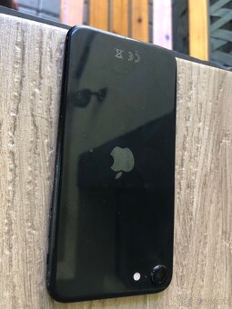 Predám IPhone se 2022 64gb - 2