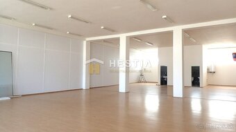 Obchodný priestor 240 m² s parkovacími miestami - 2