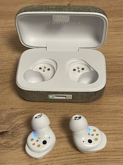 Slúchadlá Sennheiser Momentum True Wireless 3 biele - 2