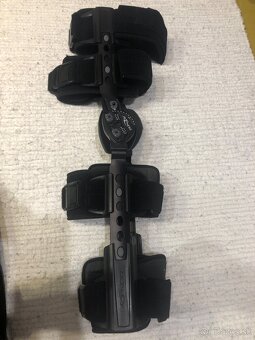 Predám pooperačnú kolennú ortézu Donjoy - 2