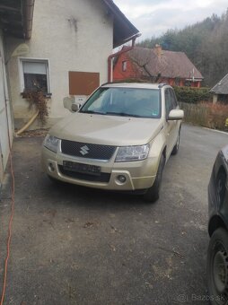 Suzuki Grand Vitara 2.0 4x4 benzín Zlatá metal - 2