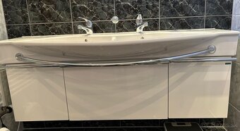 Dvojité umývadlo zo všetkým na fotke - 2