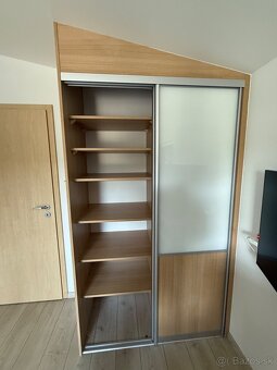 Predám vstavanú skriňu - 2