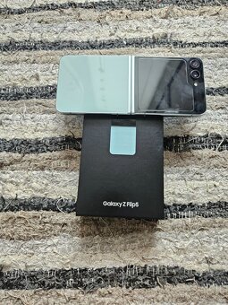 samsung galaxy z flip 5-mint - 2
