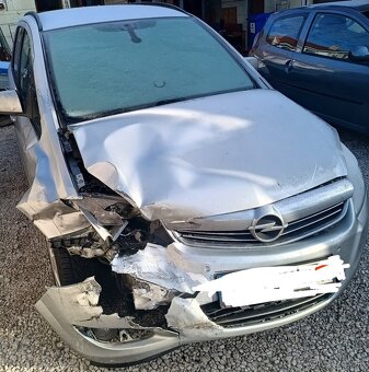 Opel Zafira B Lift model od roku 2005-2012 - 2