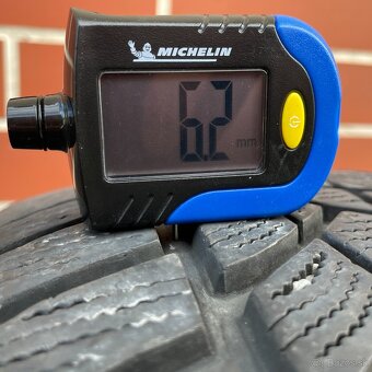 Zimné pneumatiky Goodyear 215/60 R16 - 2