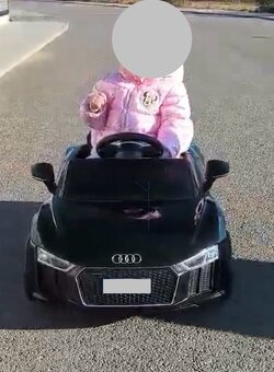 Detské elektrické auto Audi R8 Spyder čierne - 2