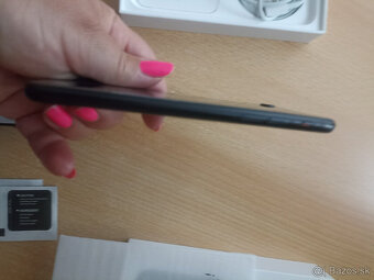 I phone SE 2020 black 64GB - 2