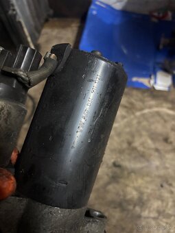 Štarter audi a4 b8 2.0tdi - 2