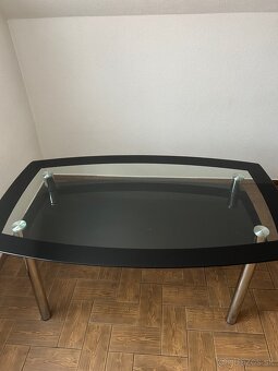 Jedálenský stôl. - 2