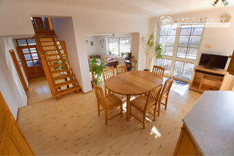 Rodinný dom s krásnou záhradou (922 m2) Markušovce pri SNV - 2