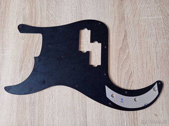 Pickguard pre basgitaru (Precision) - 2