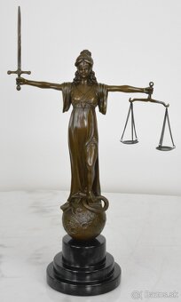 Bronzová soška - Justicia na mramoru - 2