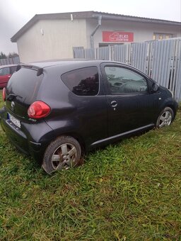 Predám Toyota na náhradné diely. Automat.. - 2