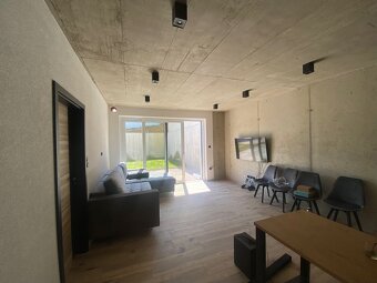 Prenájom 3-izb. bytu s garážou a terasou - 2