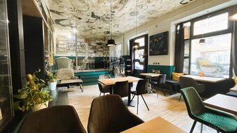 Štvorpodlažná budova v centre Piešťan na podnikanie, či býva - 2