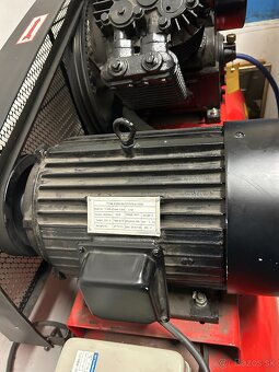 KOMPRESOR VZDUCHOVÝ - 2